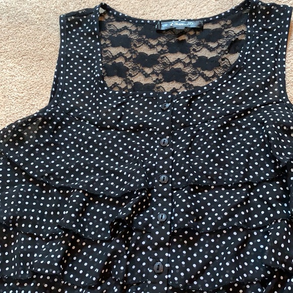 Adorable B/W Polka Dot Ruffled Crop Top - Picture 7 of 8